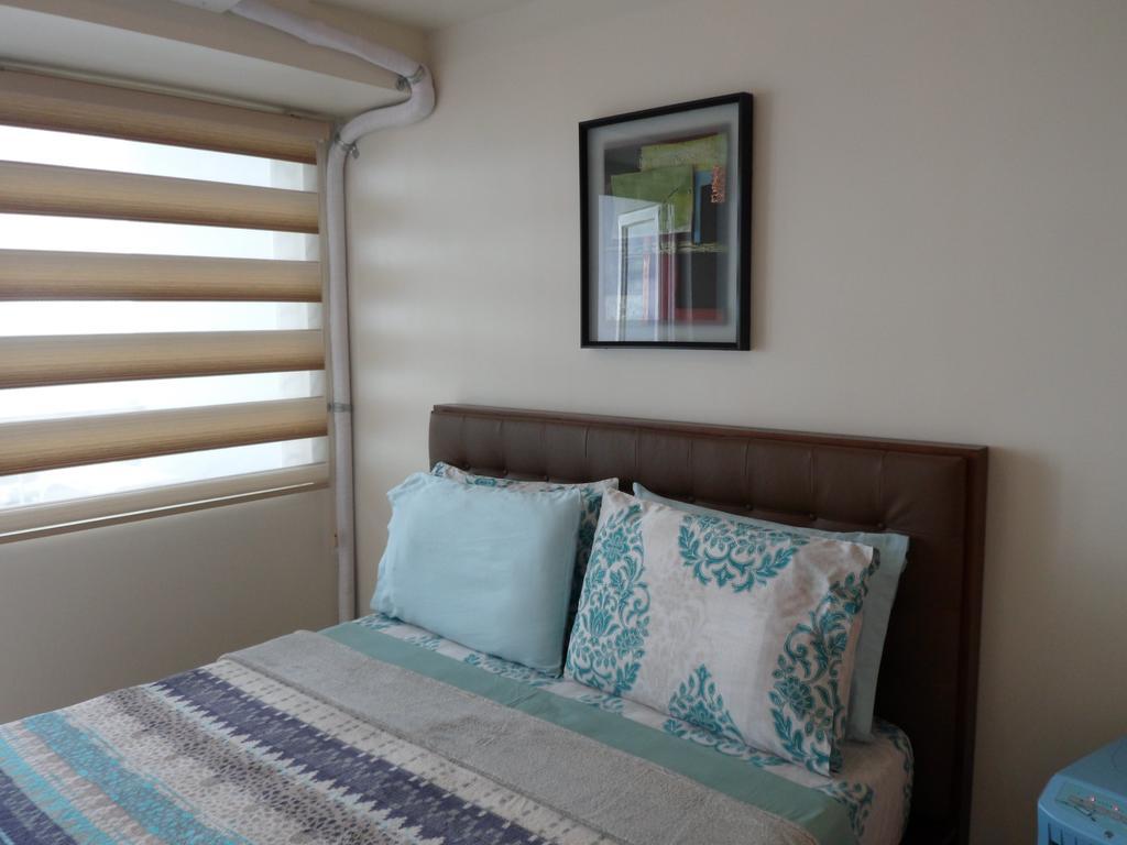 Blowing In The Wind - Lake View Apartments Tagaytay City Oda fotoğraf