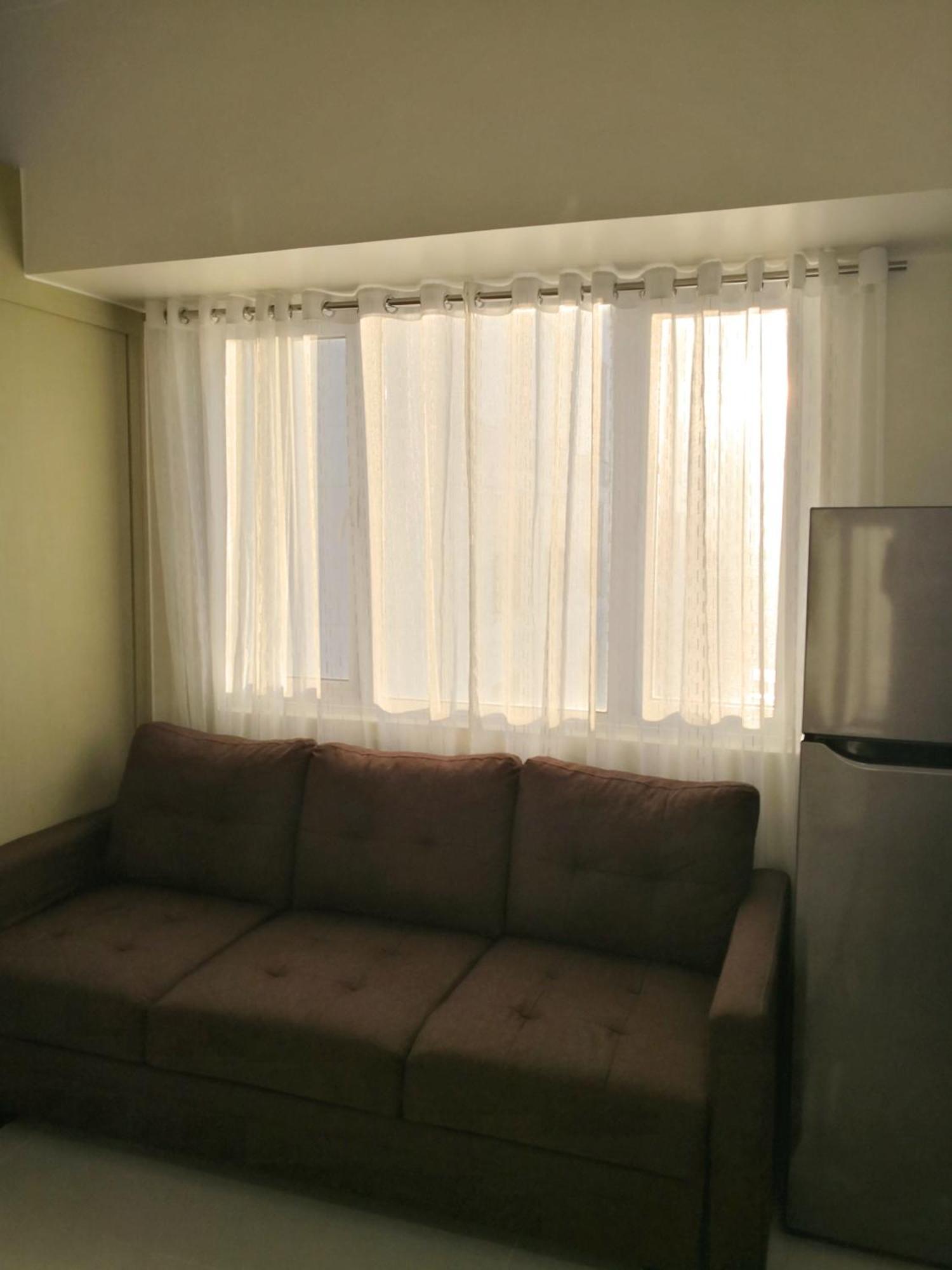 Blowing In The Wind - Lake View Apartments Tagaytay City Oda fotoğraf